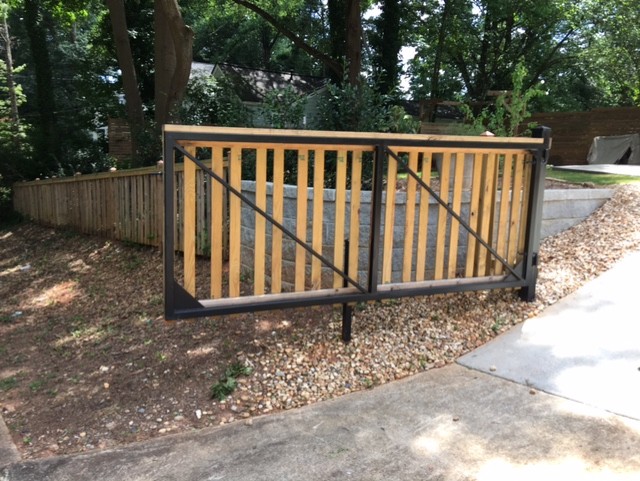 DRIVEWAY GATE Driveway gate with wood privacy