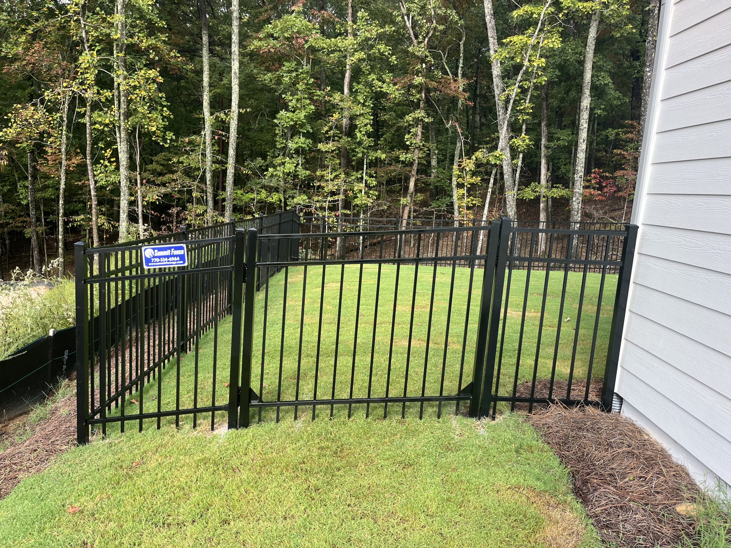 5’tall smooth top aluminum fence 5'tall smooth top aluminum fence